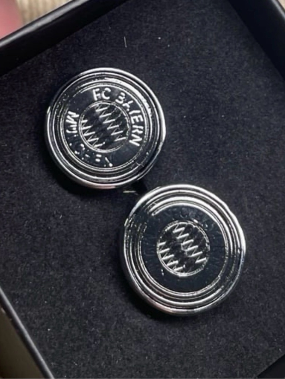 F C BAYERN MUNCHEN OFFICIAL CUFF LINKS - Picture 3 of 6